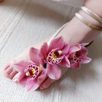 Orchideen als Barefoot Sandal Flowers f&uuml;r die Strandhochzeit